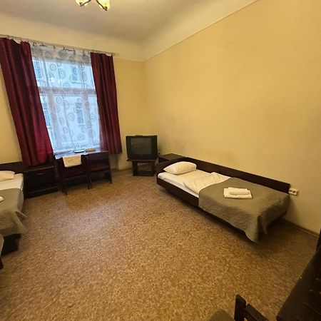 Hostel Viktorija With Private Rooms リガ エクステリア 写真